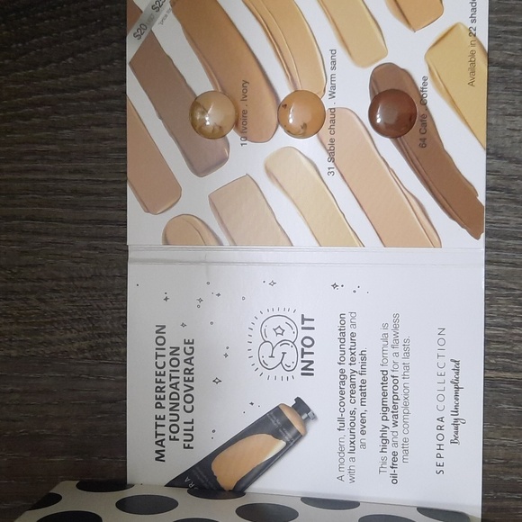 Sephora Beauty Insider Skincare and Foundation Collection - Black and White - Picture 3 of 8